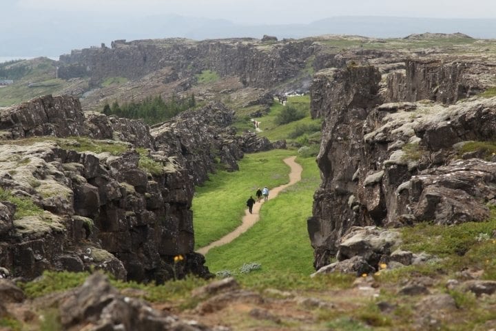 Vulkanwanderung in Kleinruppe mit einem Geologen