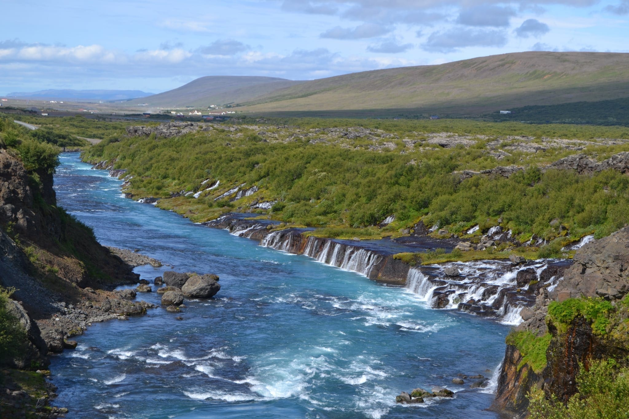 Die Lavawasserfälle Hraunfossar. Foto: Hörður Erlingsson