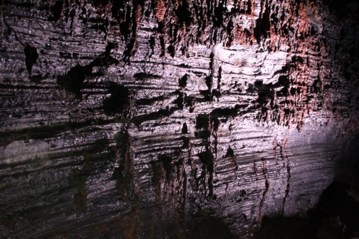 Lavahöhlen in Island – Unterirdische Schätze